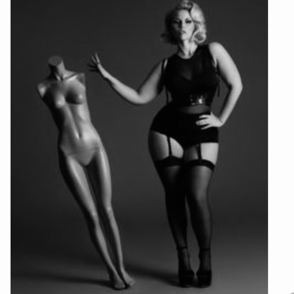 INTIMATES - Picture 3 of 12